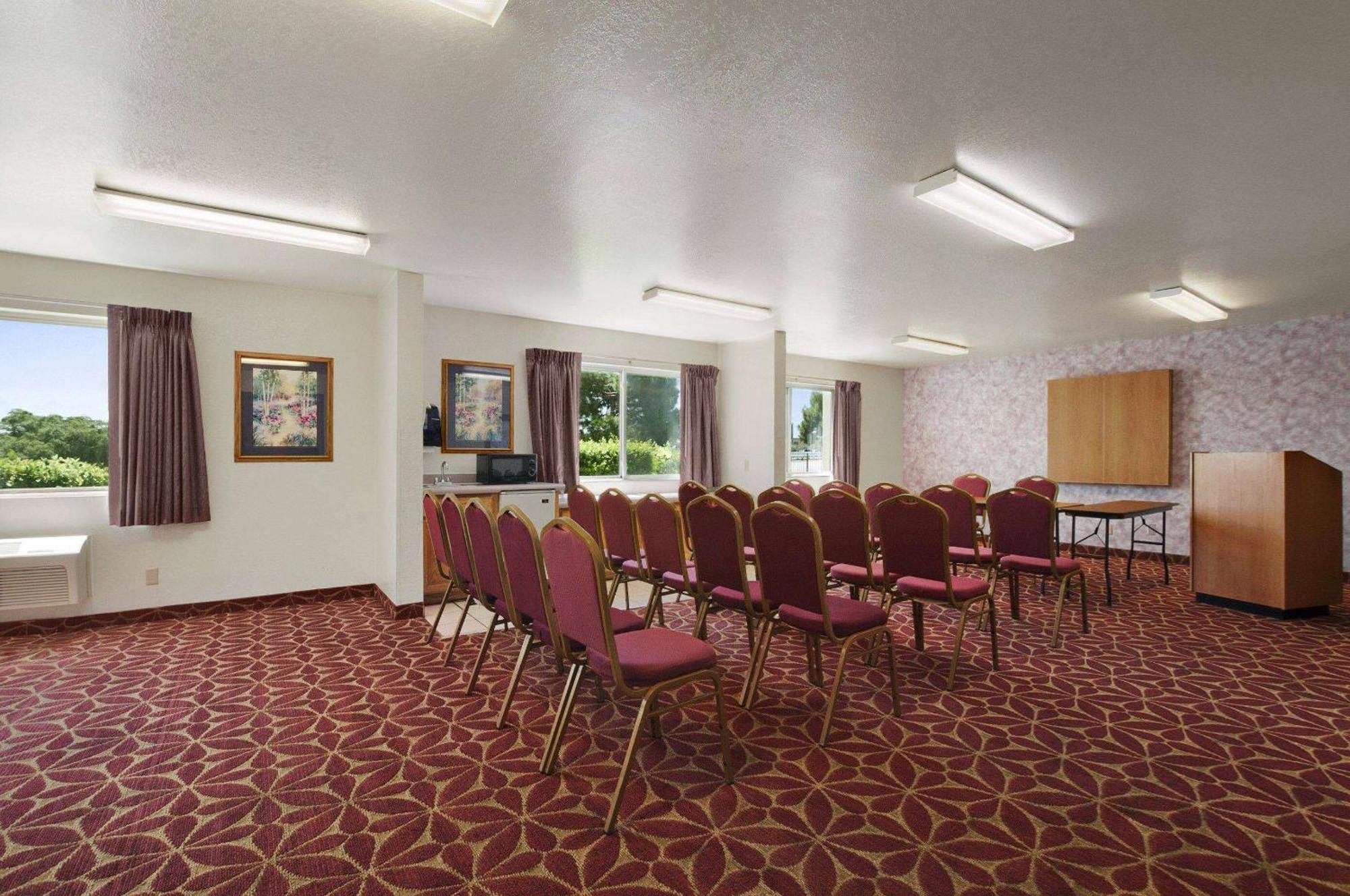 Super 8 By Wyndham Austin North/University Area Zewnętrze zdjęcie