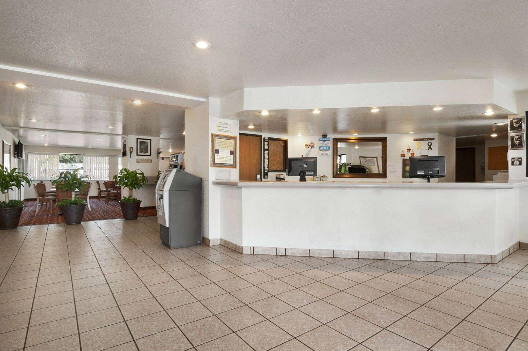 Super 8 By Wyndham Austin North/University Area Zewnętrze zdjęcie