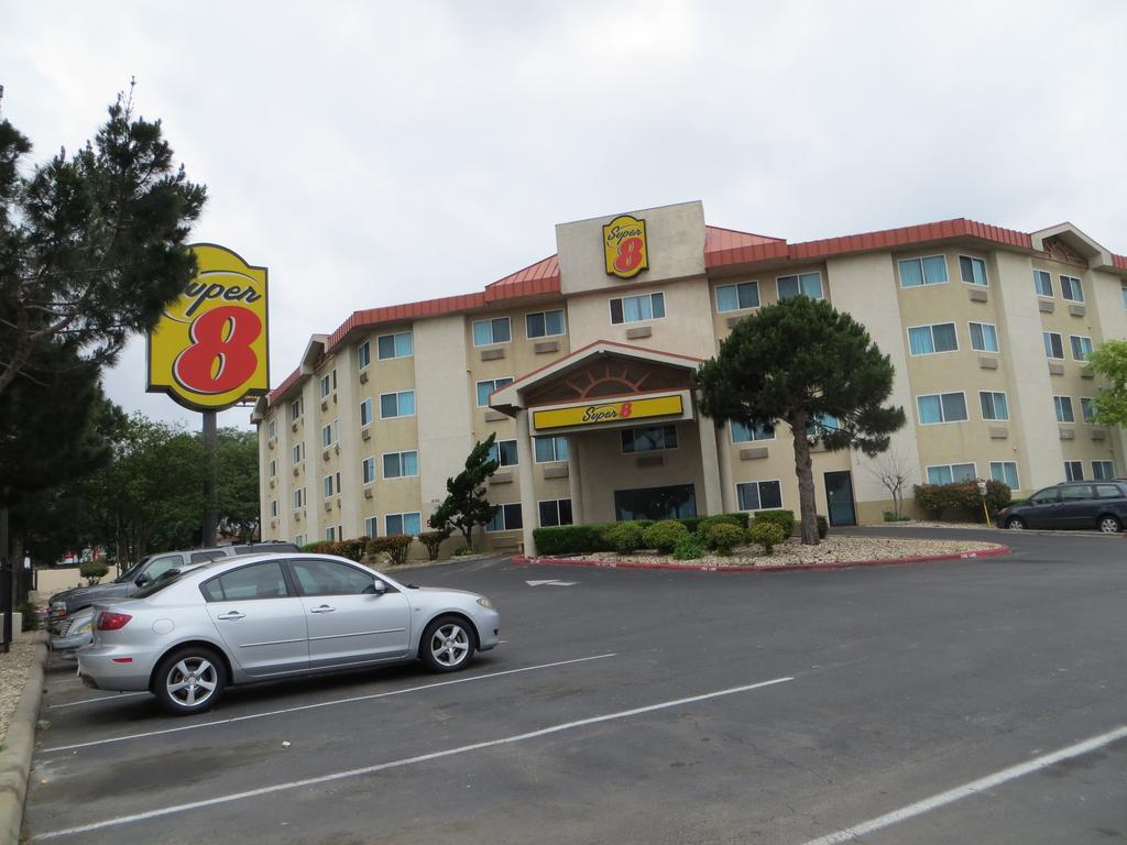 Super 8 By Wyndham Austin North/University Area Zewnętrze zdjęcie